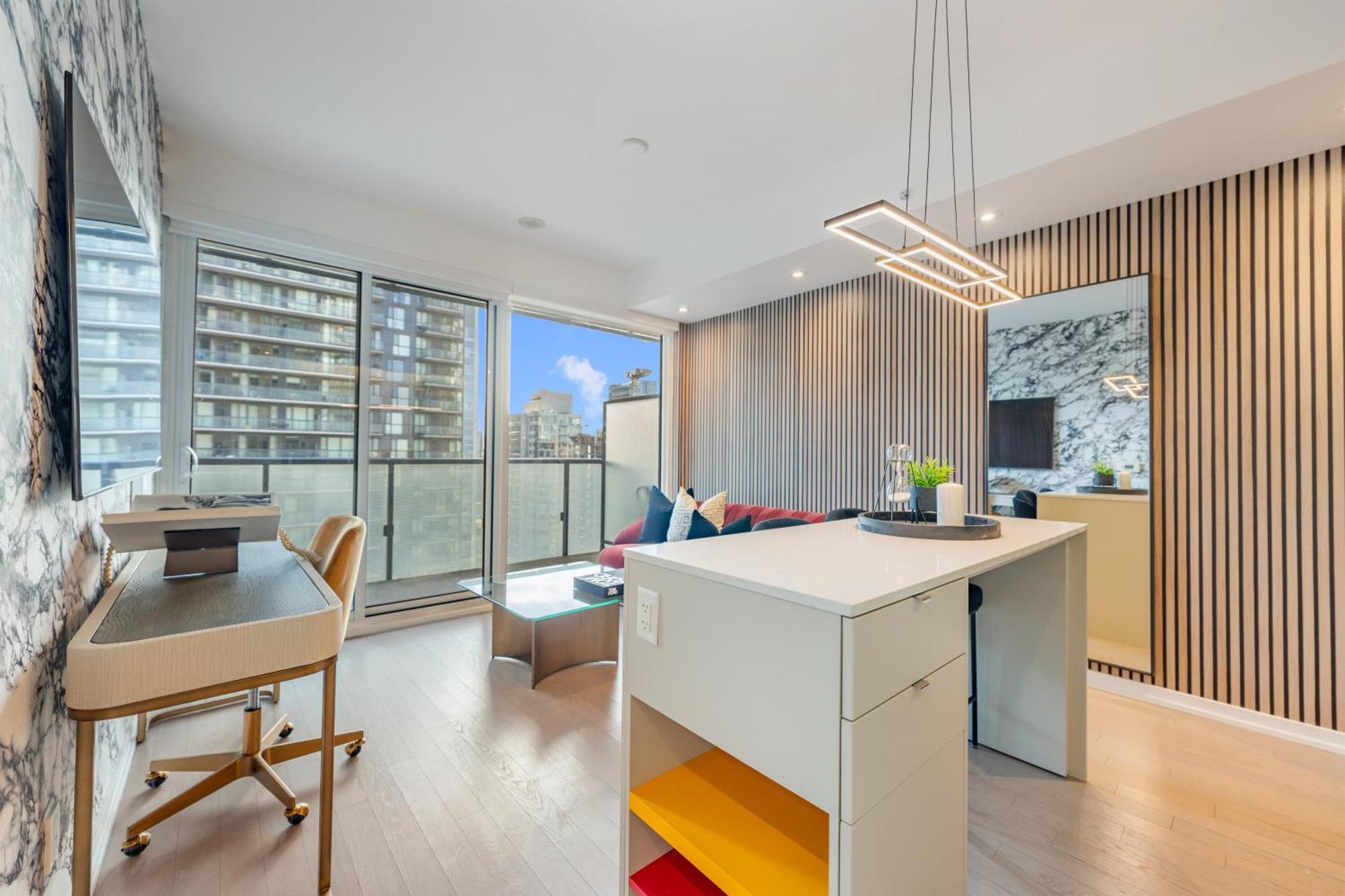 The Pinnacle - Downtown Entertainment District Apartment *