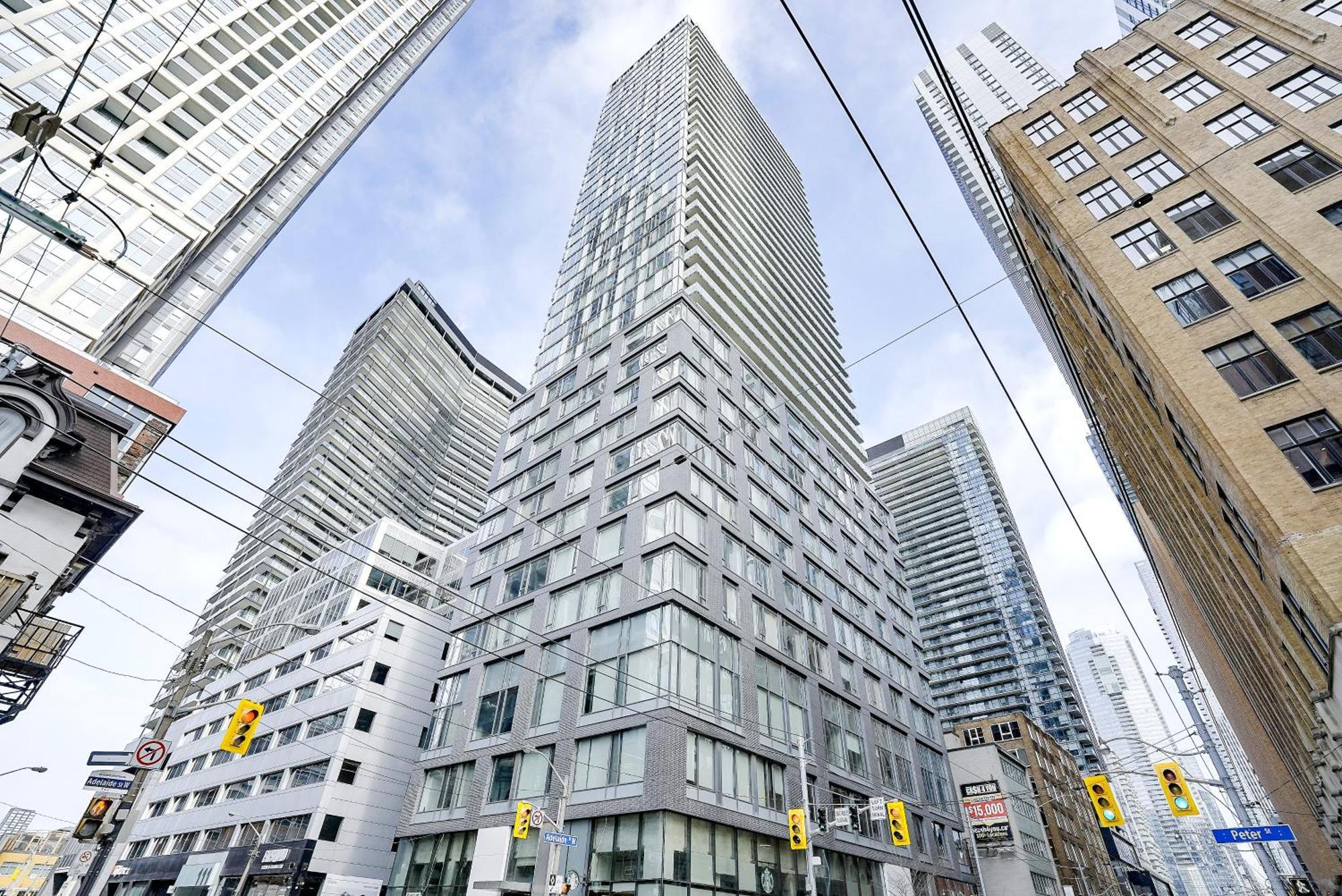 The Pinnacle - Downtown Entertainment District * Toronto